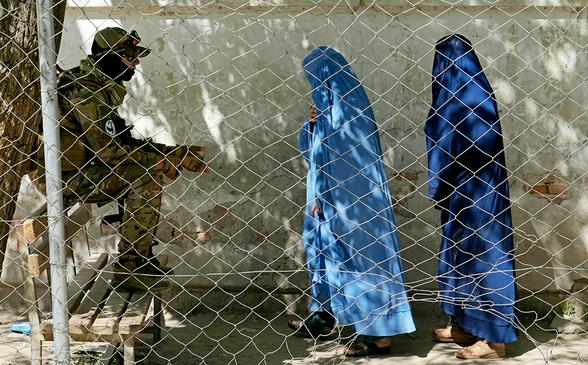 Los talibanes legalizan la esclavitud y el abuso del poder